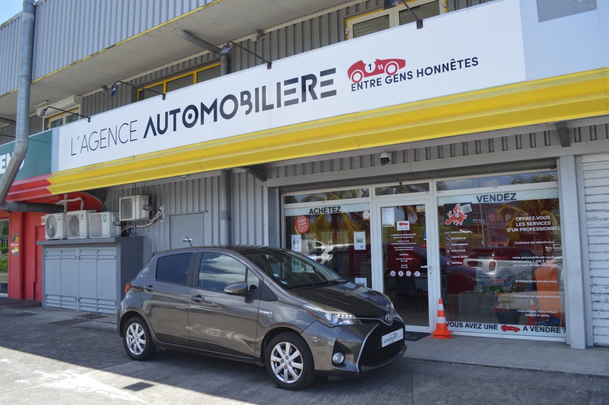 Toyota Yaris HYBRID 100H DYNAMIC 5P — 1