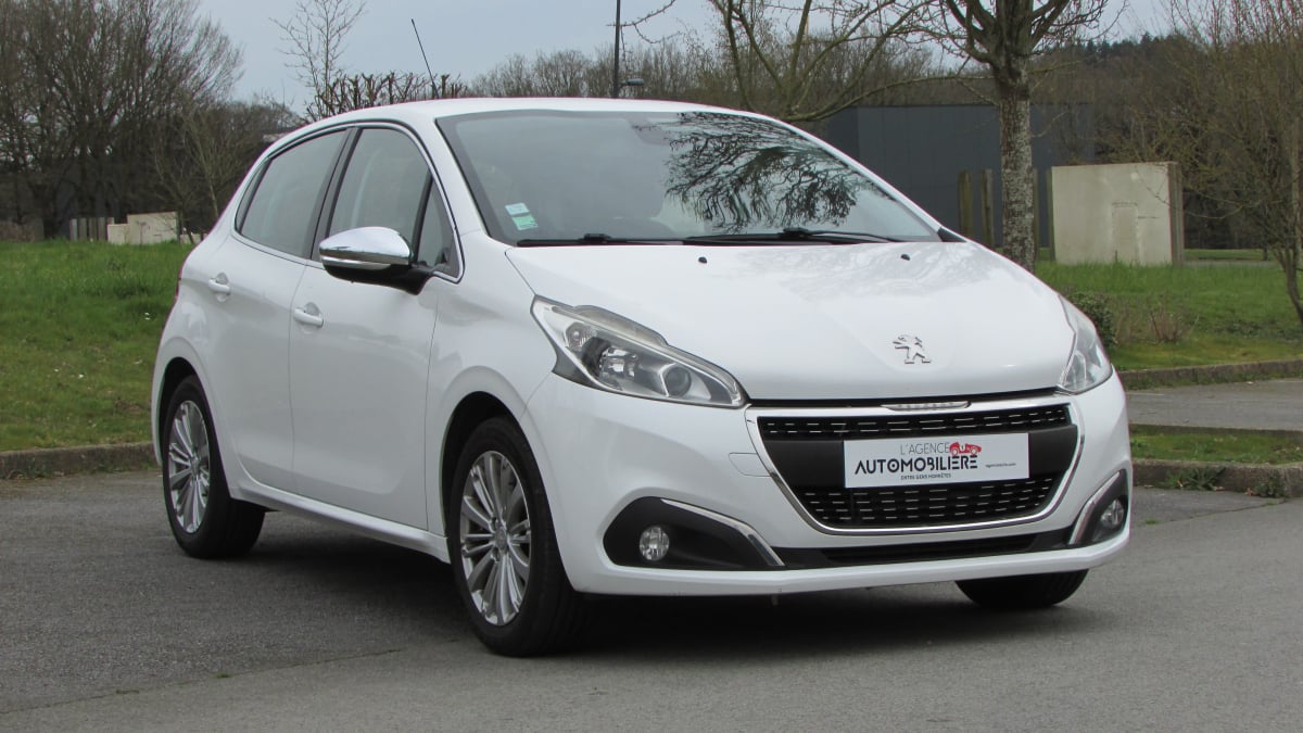 Peugeot 208 1,2L PURETECH 82CH ALLURE — 1