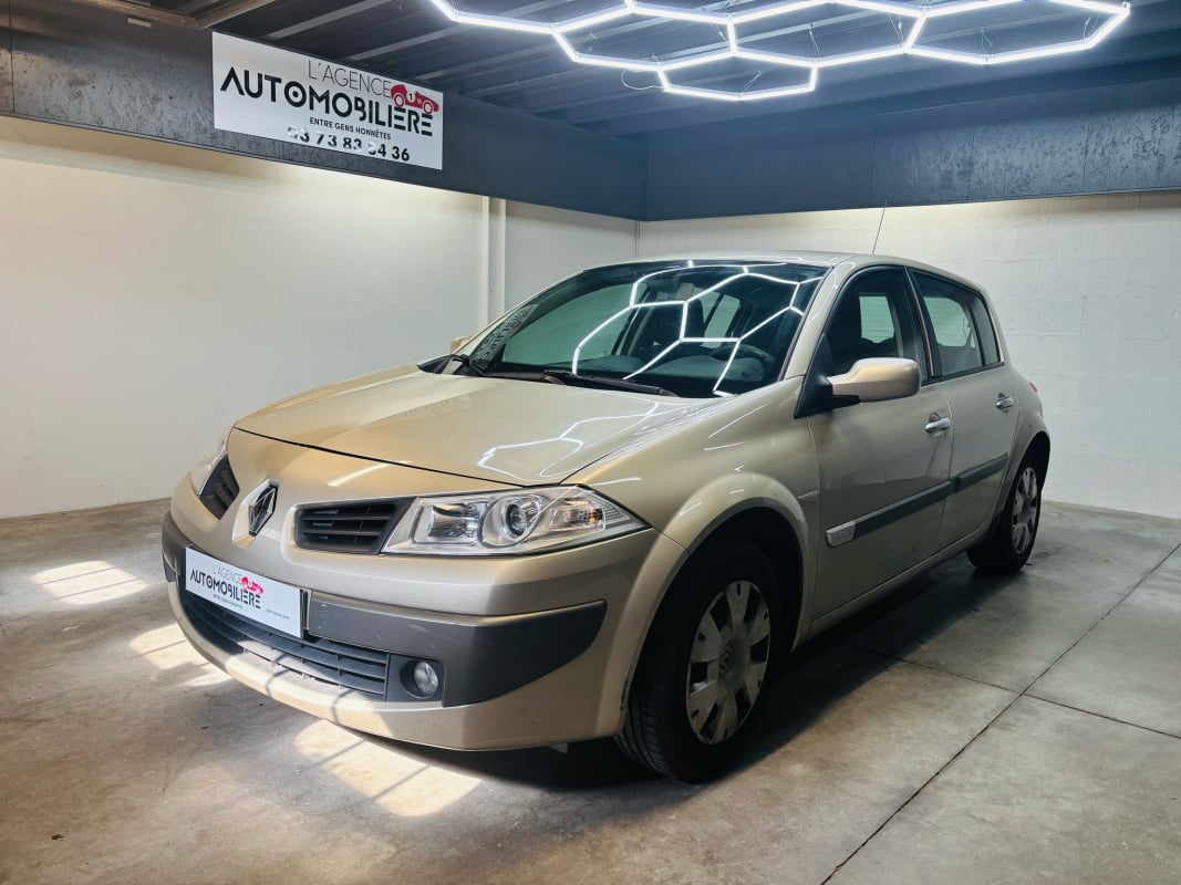 Renault Megane 1.6 16V 110CV CONFORT AUTHENTIQUE — 1