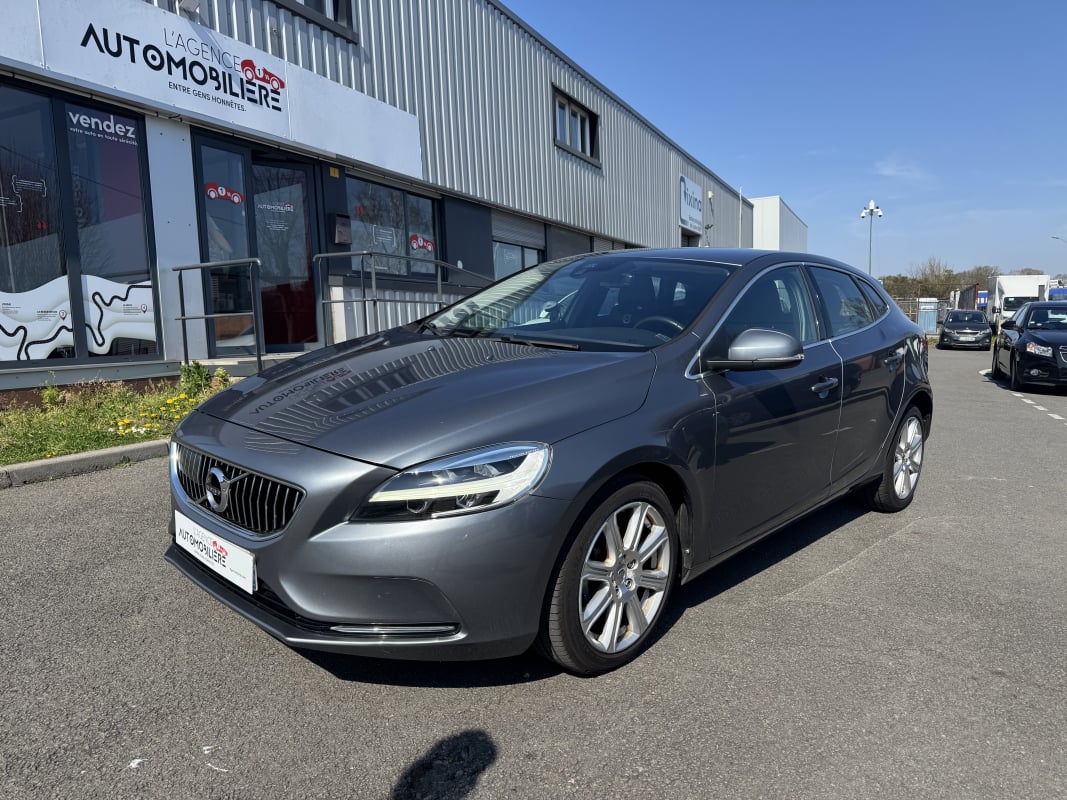 Volvo V40 II D2 2.0 S&S 120 CH INSCRIPTION — 1