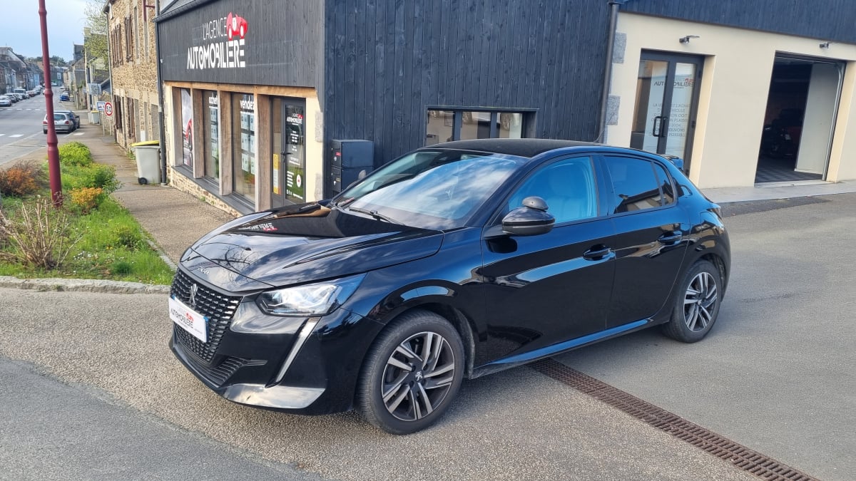 Peugeot 208 ALLURE 100cv EAT8 — 1