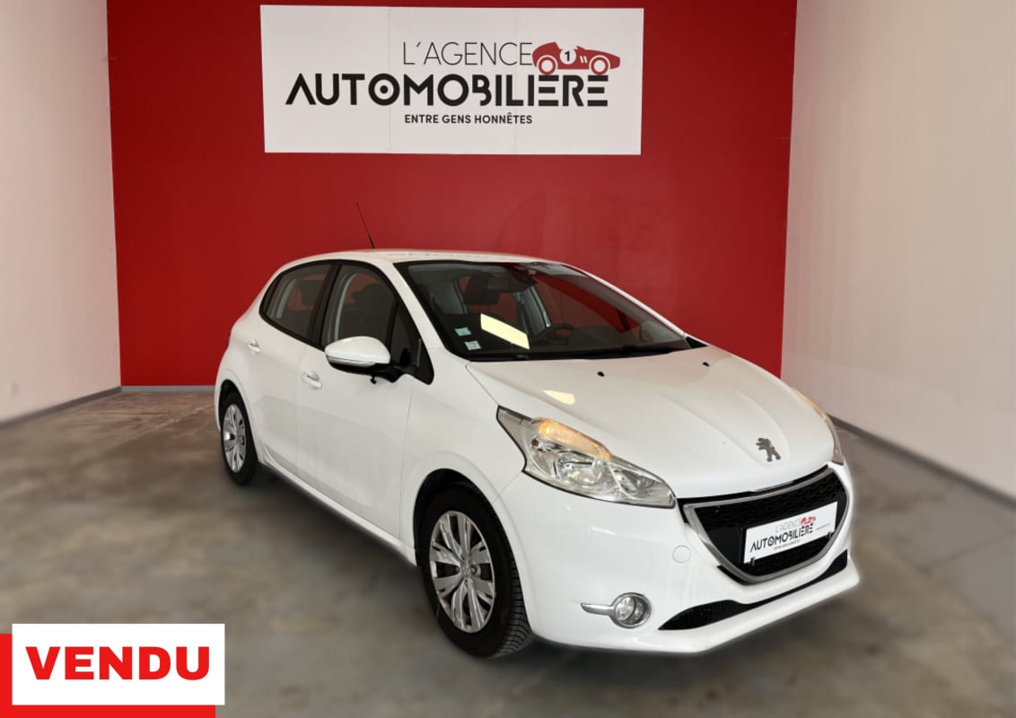 Peugeot 208 PEUGEOT 208 1.4 HDI 68 BVM5 PACK CLIM CONFORT // RECONVERTIE 5 places — 1