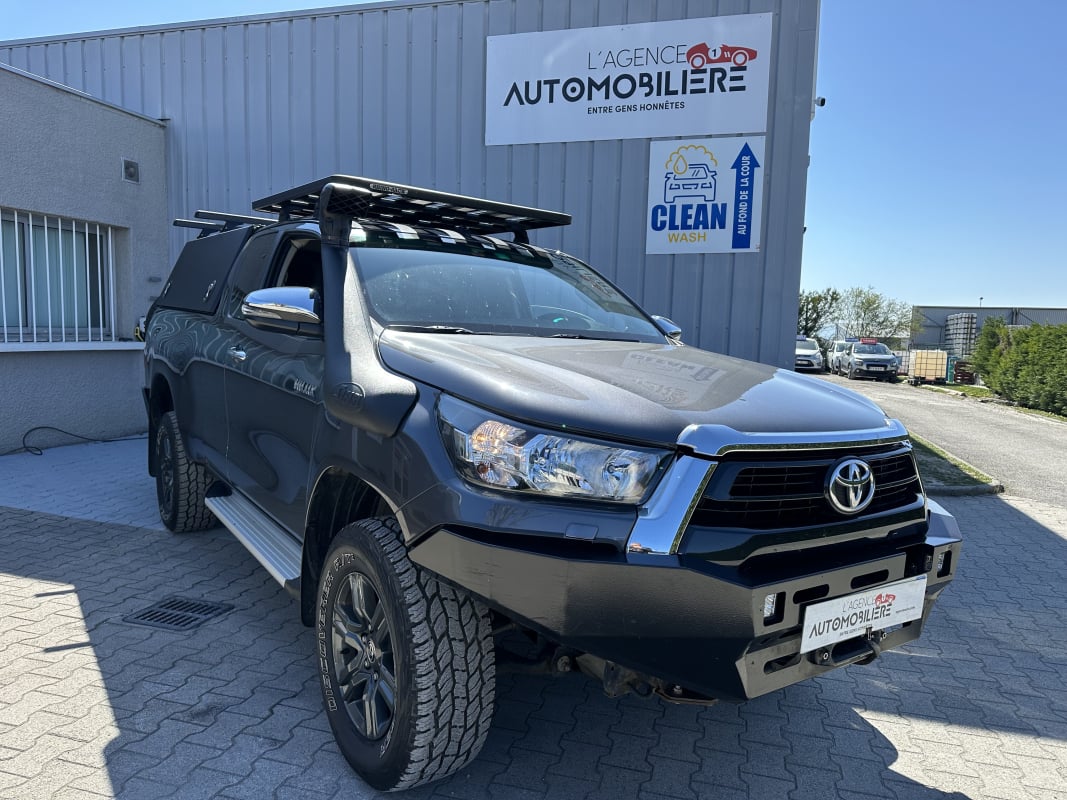 Toyota Hilux 2.8L 204 CV D-4D AT 4X4 LEGENDE EDITION EXTRA — 1