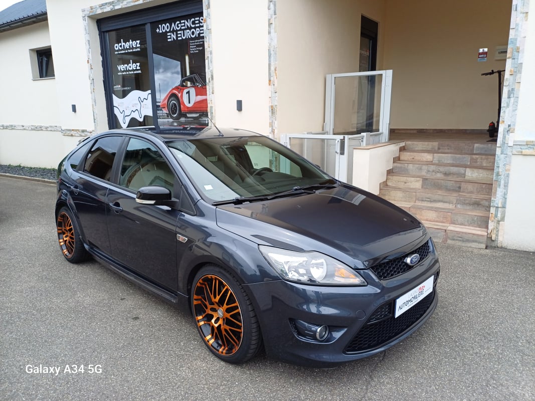 Ford Focus ST Mk2 2.5 T Hatchback 225 cv Entretien suivi — 1