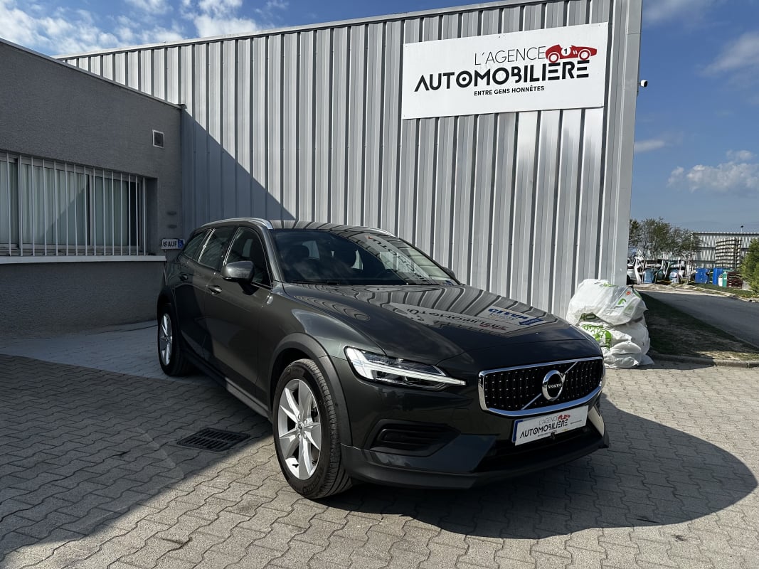 Volvo V60 Cross Country B4 2.0 TDi Mild-Hybrid 197 cv — 1