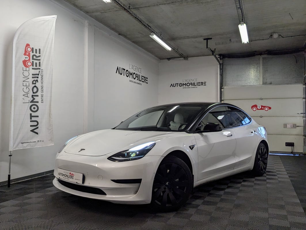 Tesla Model 3 (2) 325 RWD AUTONOMIE STANDARD PLUS 50KWH — 1