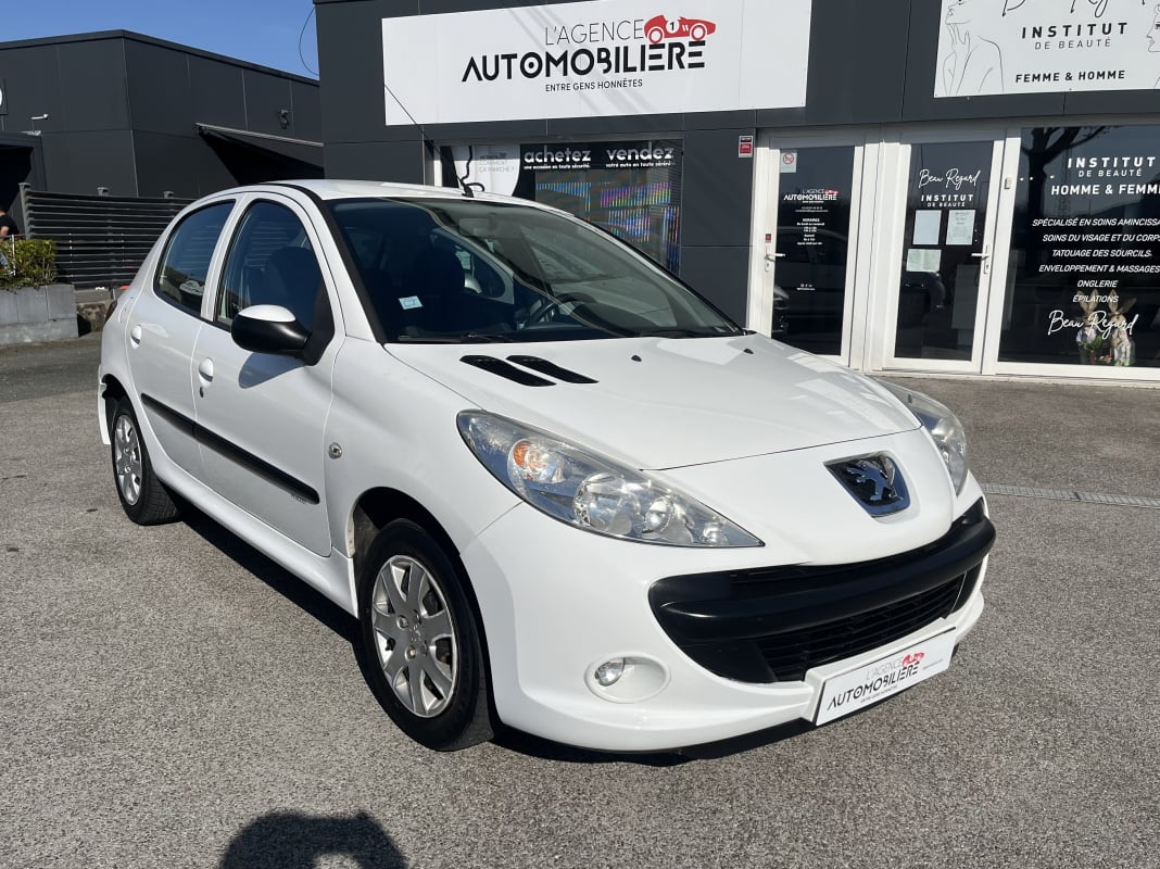 Peugeot 206+ 1.4 i 75 ch TRENDY BVM5 — 1