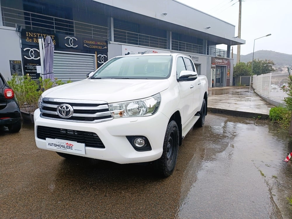 Toyota Hilux 2.4 D-4D 150ch Double Cabine Légende 4WD — 1