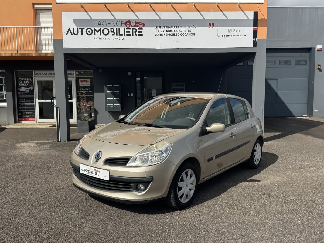 Renault Clio Luxe III 5 Portes 1.4 i 98 cv Radar de recul/Régulateur/Limiteur — 1