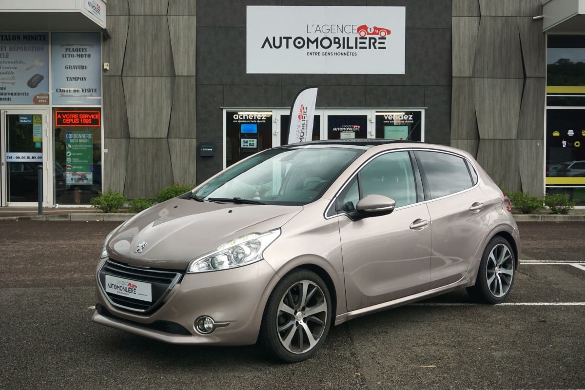 Peugeot 208 1.6 VTI 120 ch BVA Féline Toit Pano — 1