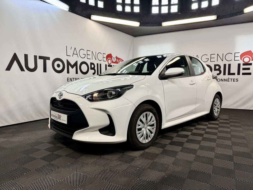 Toyota Yaris IV 70 VVT-I DYNAMIC (avec attelage + entretien complet Toyota) — 1
