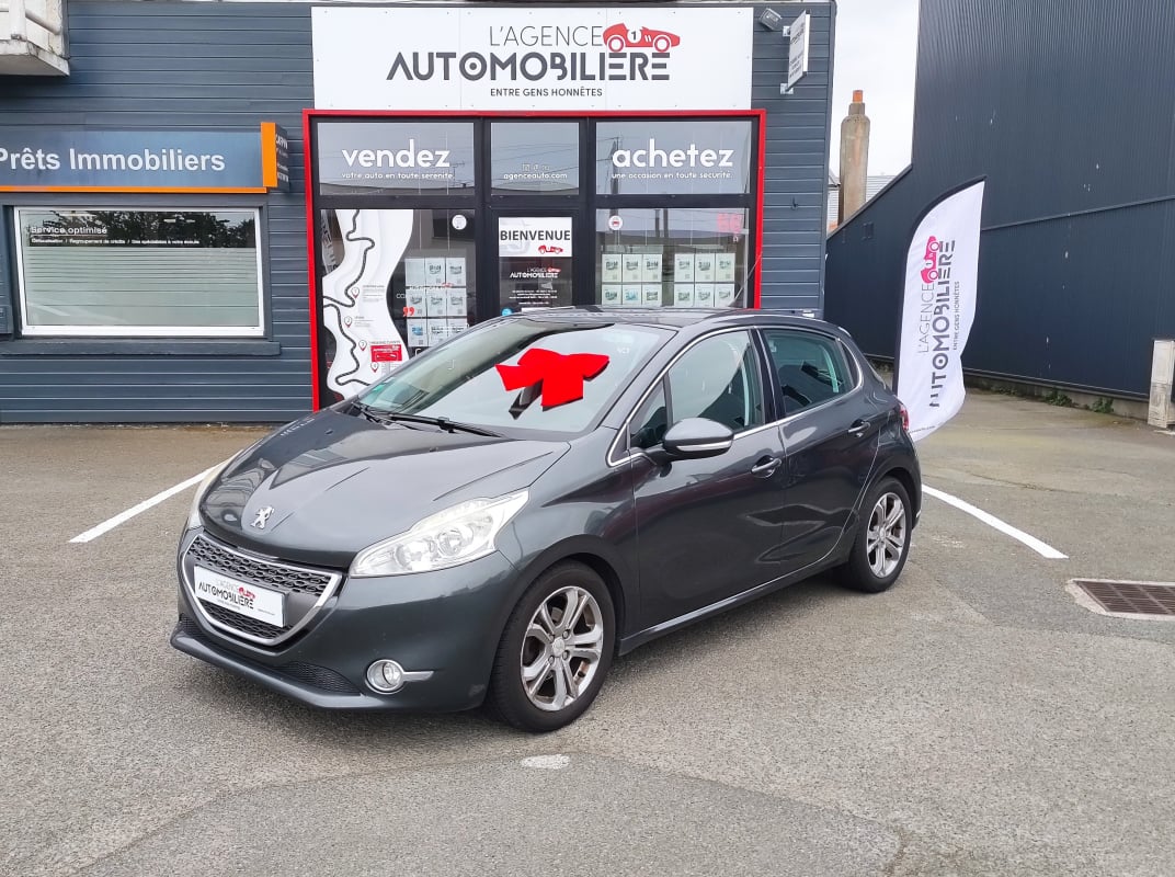 Peugeot 208 1.6 HDi 92 ch BVM5 ALLURE (Distri faite) — 1