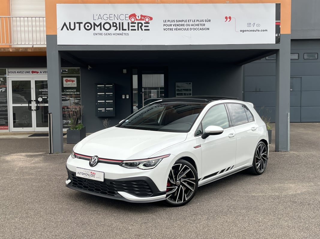 Volkswagen Golf VIII GTi Clubsport 2.0 TSi 300cv - Toit ouvrant/Apple CarPlay/Sièges chauffants/Harman Kardon — 1