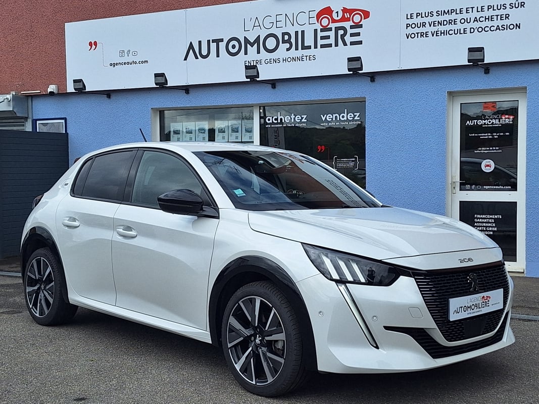 Peugeot 208 1.2 PURETECH 100CH GT 1ERE MAIN — 1
