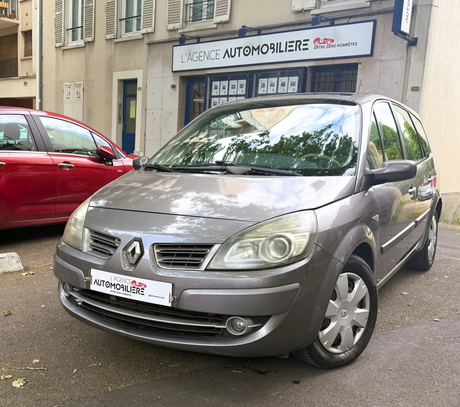 Renault Grand Scenic II (2) 1.9 DCI 130 LATITUDE 7PL — 1
