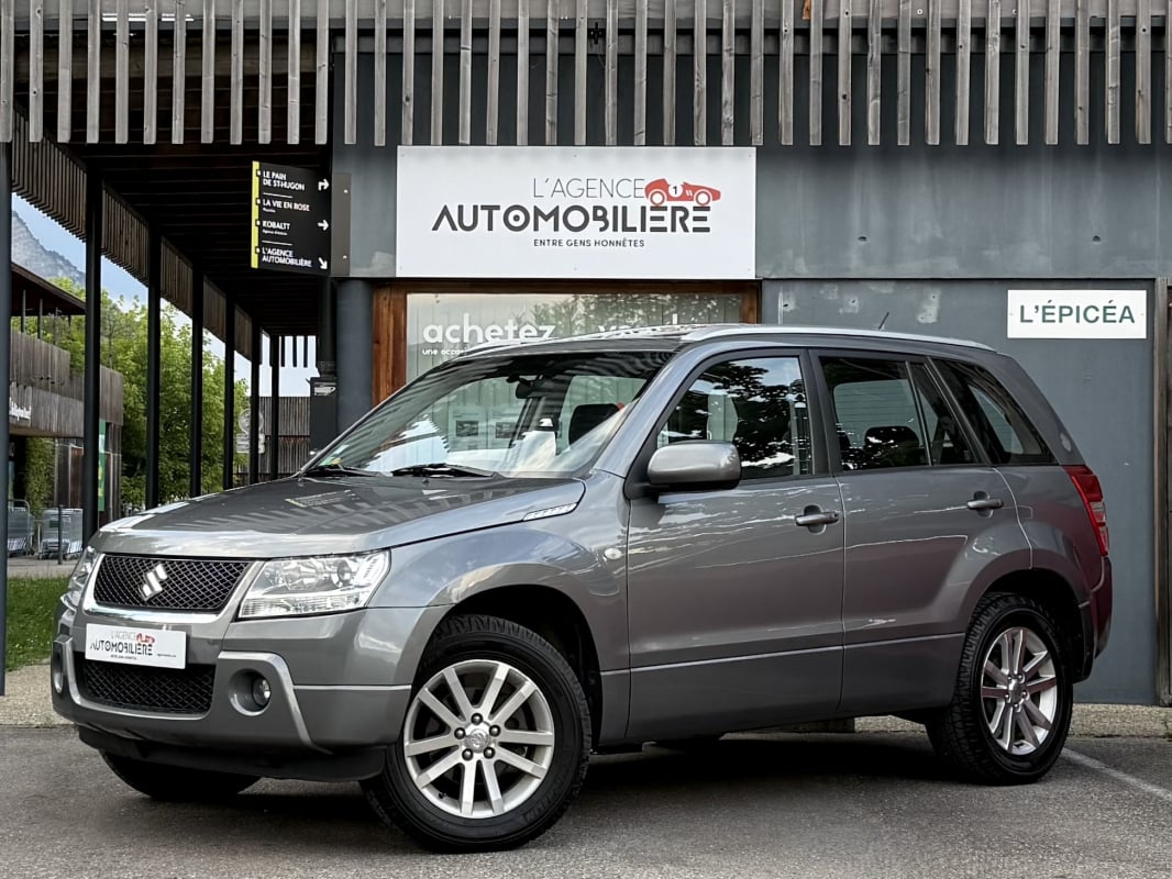 Suzuki Grand Vitara 1.9 DDiS 129ch Série Spéciale AWD / 1°Main - GPS & Toit ouvrant — 1
