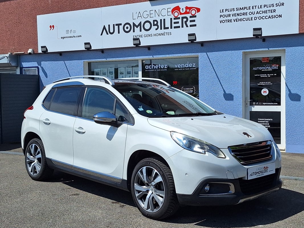 Peugeot 2008 1.6 e-HDI 115 cv Féline Titane 1ère main — 1