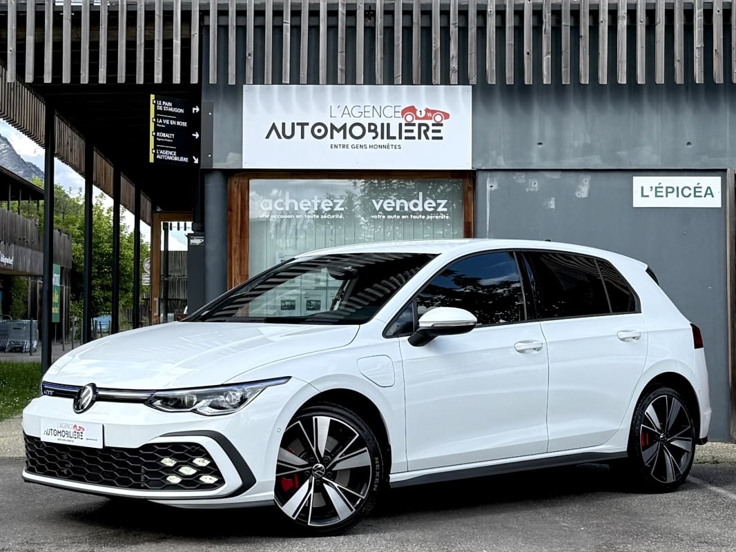 Volkswagen Golf VIII GTE 1.4 TSi 245ch DSG6 - Sièges & volant chauffants — 1