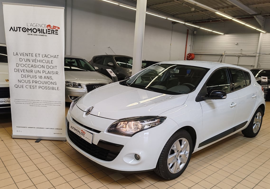 Renault Megane III 1.5 DCI 110 FAP EXPRESSION EDC ECO2 boite automatique — 1