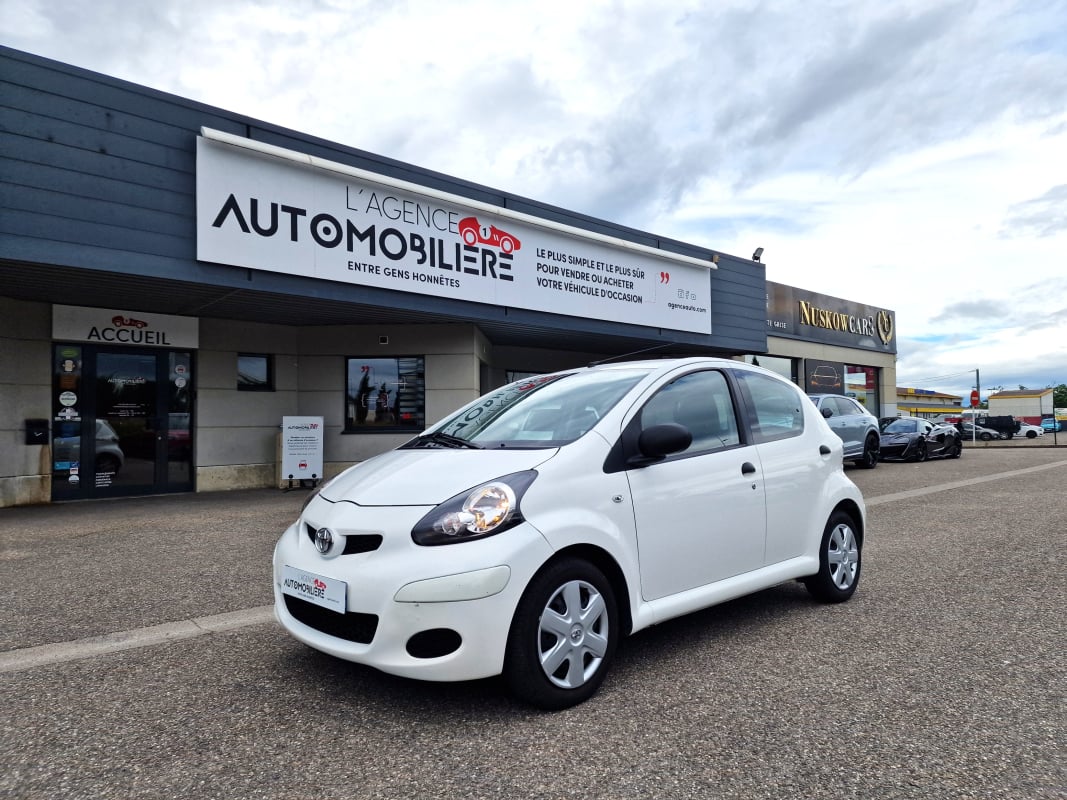 Toyota Aygo 5 portes 1.0 VVTi 12V 68CV — 1