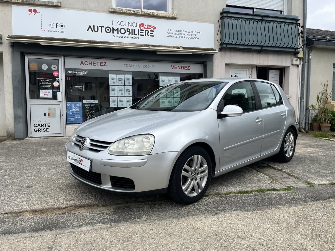 Volkswagen Golf V 1.9 TDi BlueMotion 105cv Confortline — 1