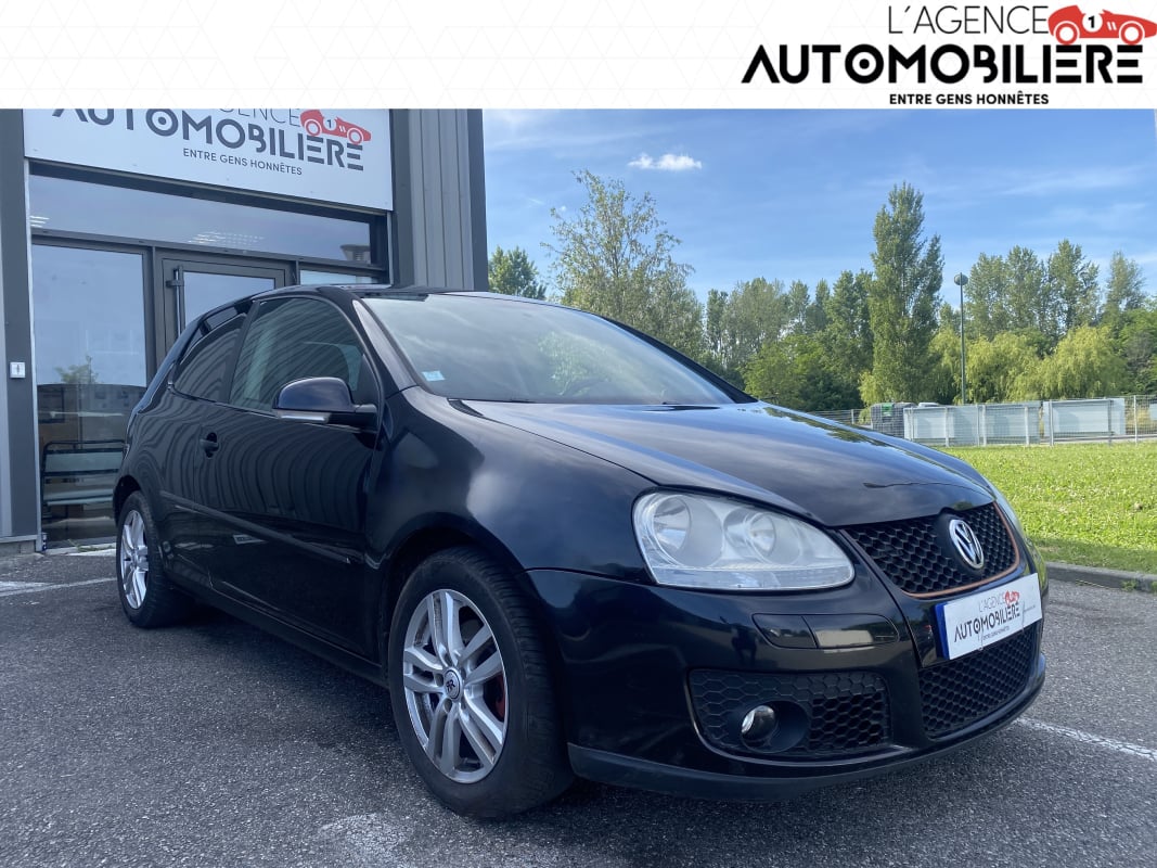 Volkswagen Golf V 1.9 TDI 105CH — 1