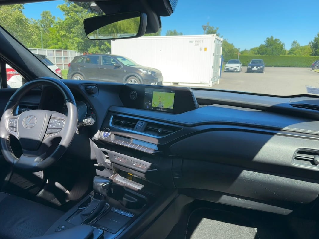 Lexus UX 250h 2WD Luxe 8.0 CV - Toit ouvrant - — 19