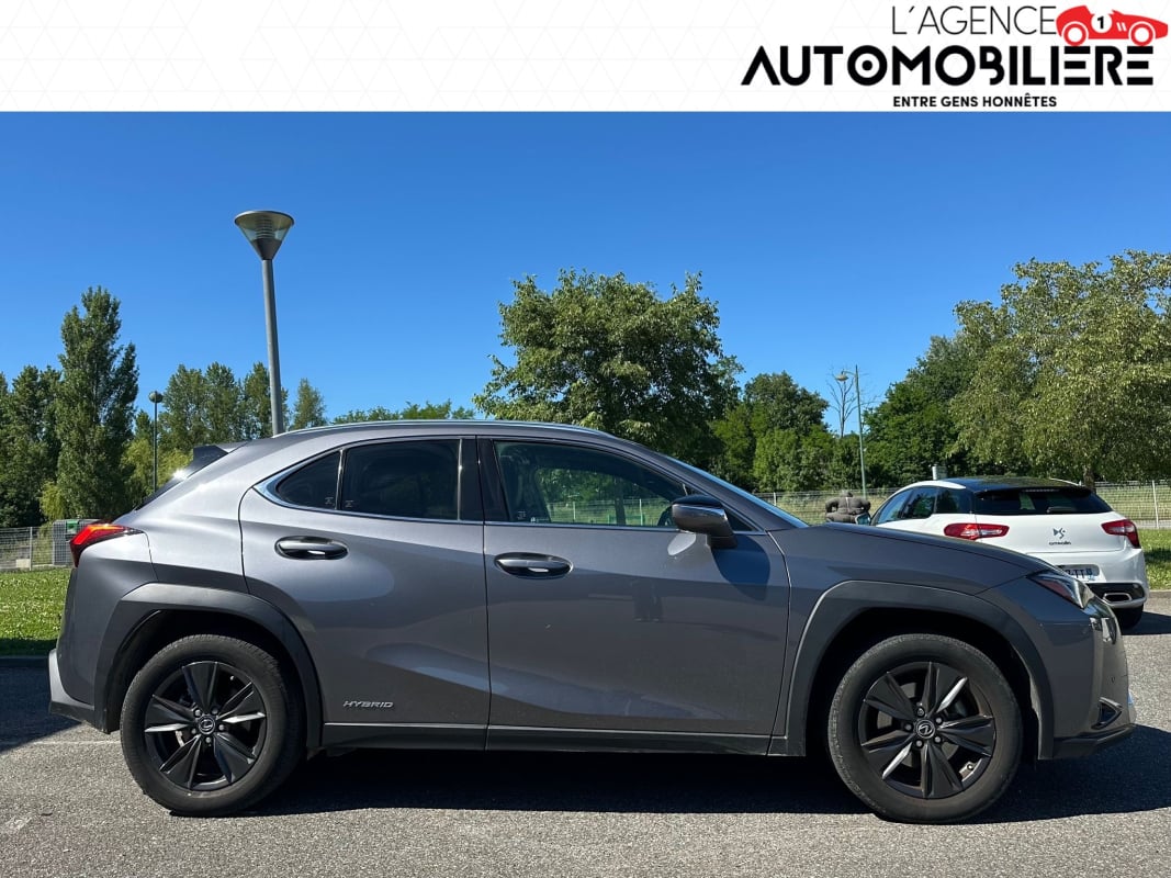 Lexus UX 250h 2WD Luxe 8.0 CV - Toit ouvrant - — 2