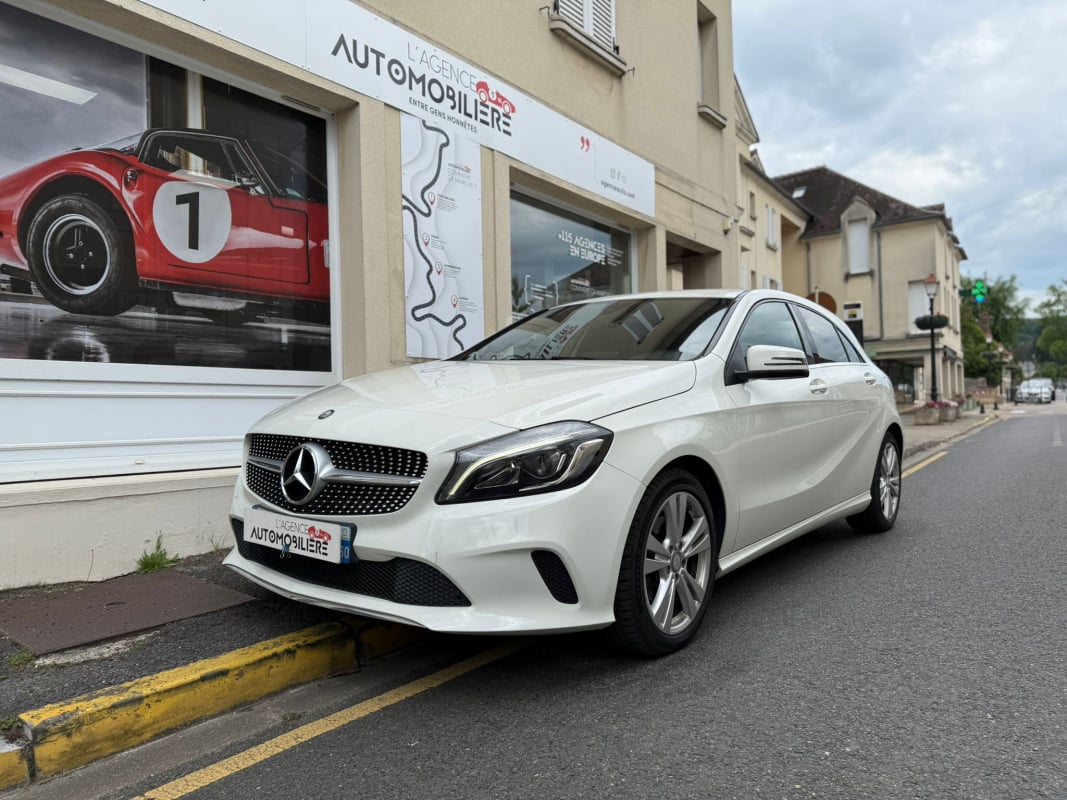 Mercedes-Benz Classe A (2) 180 122cv 7G-DCT PACK SENSATION + APPLE CARPLAY / CAMERA DE RECUL / CIEL ETOILE — 1