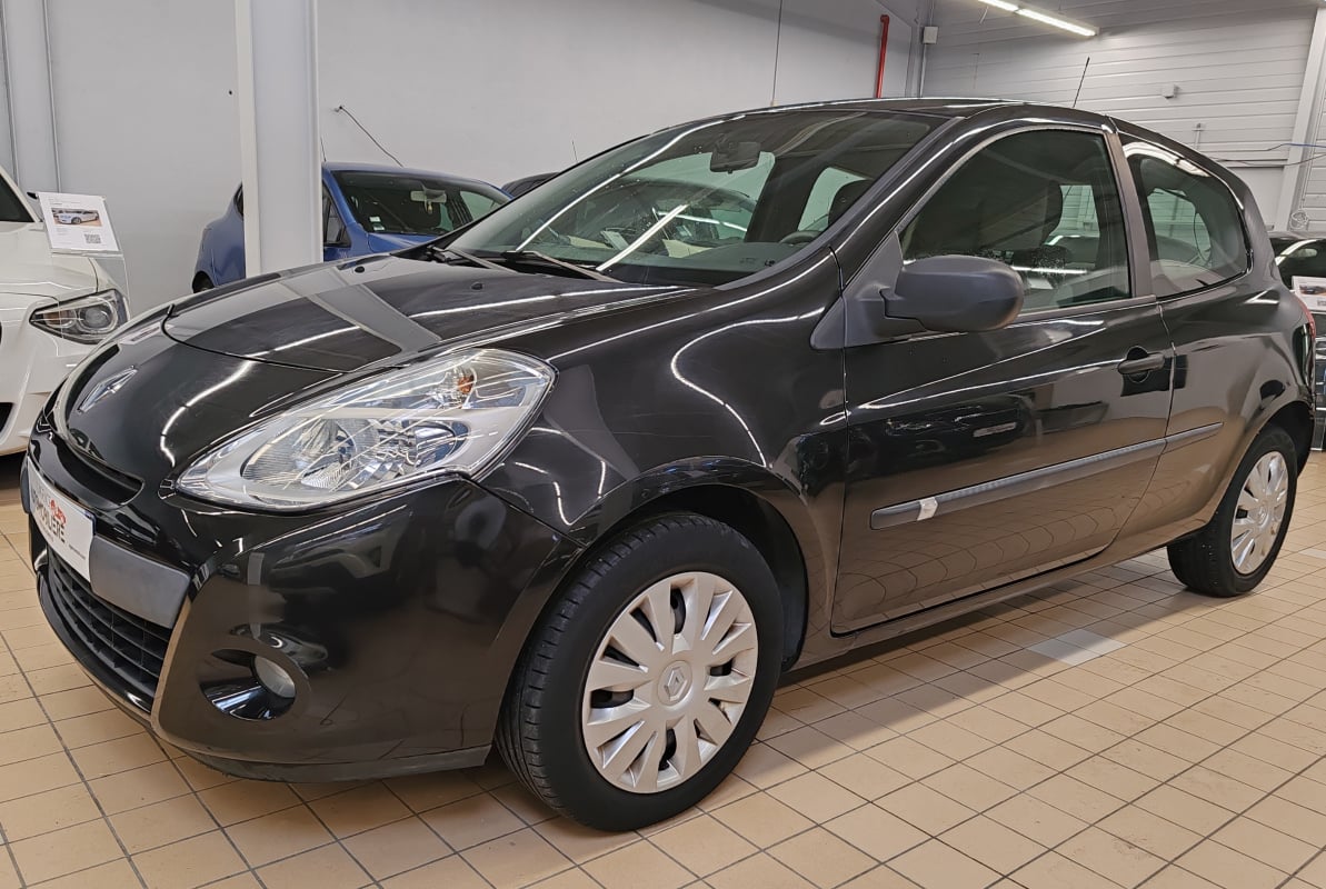 Renault Clio 1.2l 16v - 75 III authentique phase 2 — 1