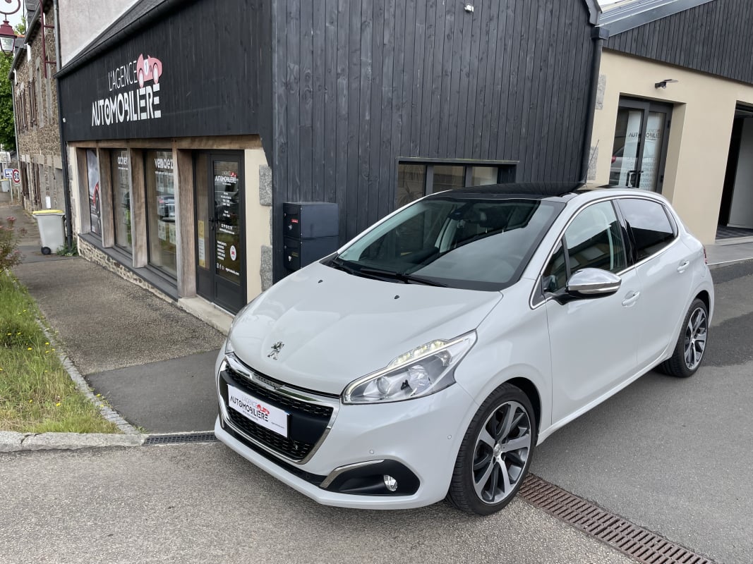 Peugeot 208 FELINE 1.2 PURETECH 110 CH EAT6 — 1