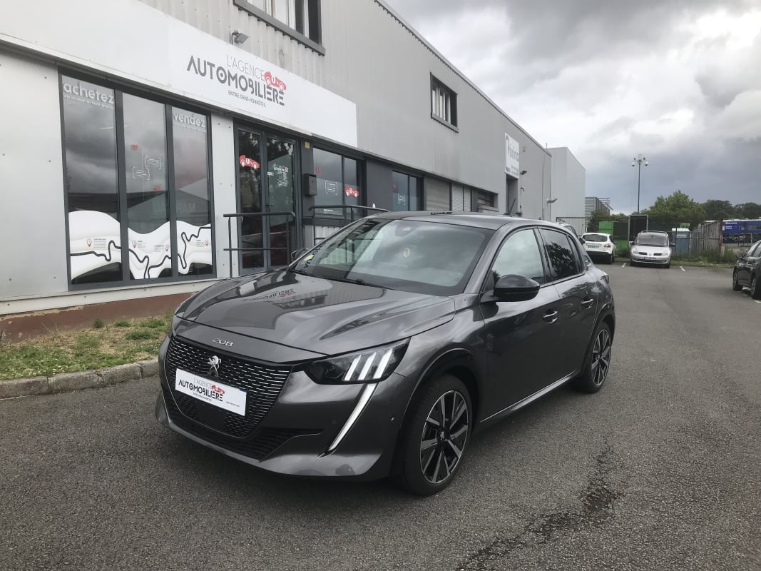 Peugeot 208 1.5 Blue HDi 100 cv GT — 1