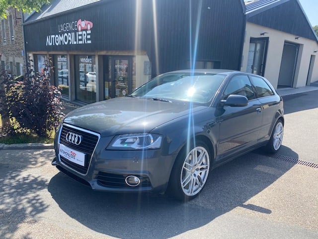 Audi A3 1.6 TDI 105 CH ATTRACTION — 1