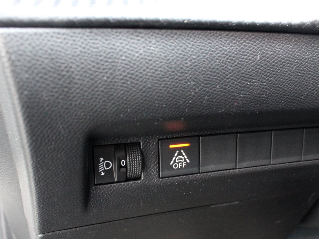 Peugeot 208 75 CH STYLE S&S — 34