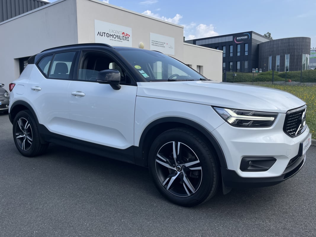 Volvo XC40 D4 AWD 190CH R-DESIGN GEARTRONIC 8 — 1