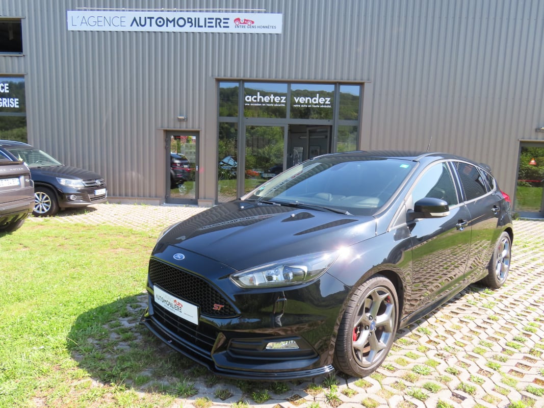 Ford Focus 2.0 ST 250Cv — 1