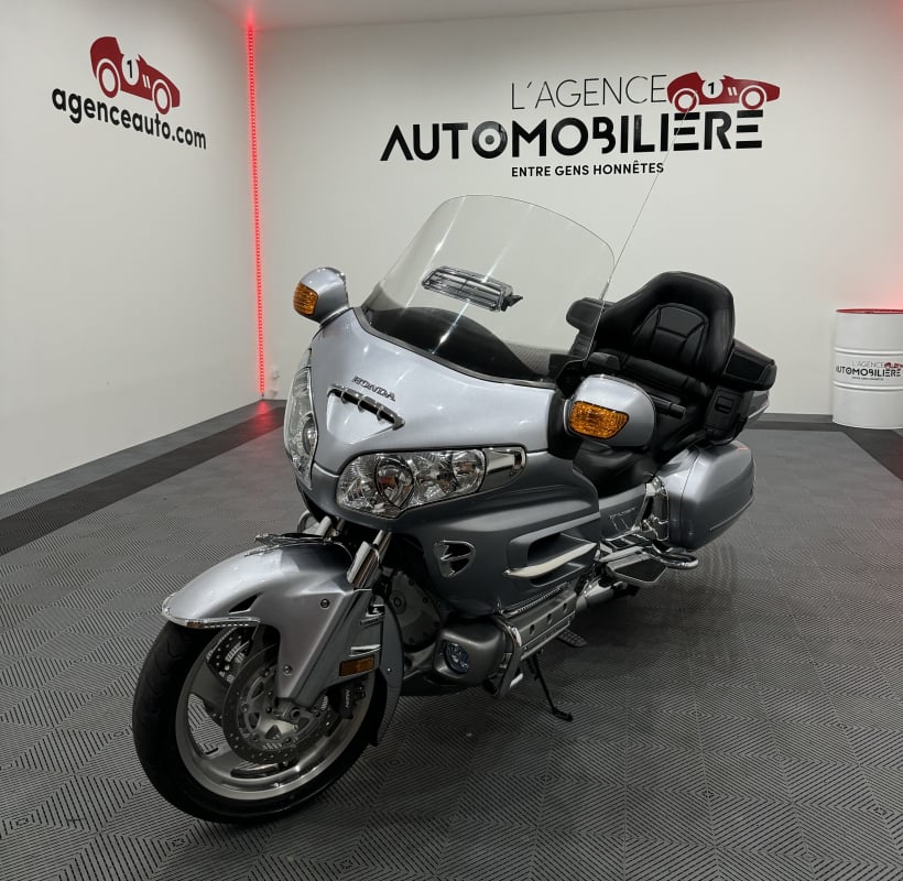 Honda Goldwing GOLDWING GL1800 ABS SIEGES CHAUF. AVANT-ARRIERE/REGULATEUR/HI-FI/MARCHE ARRIÈRE/x3 COFFRES — 1