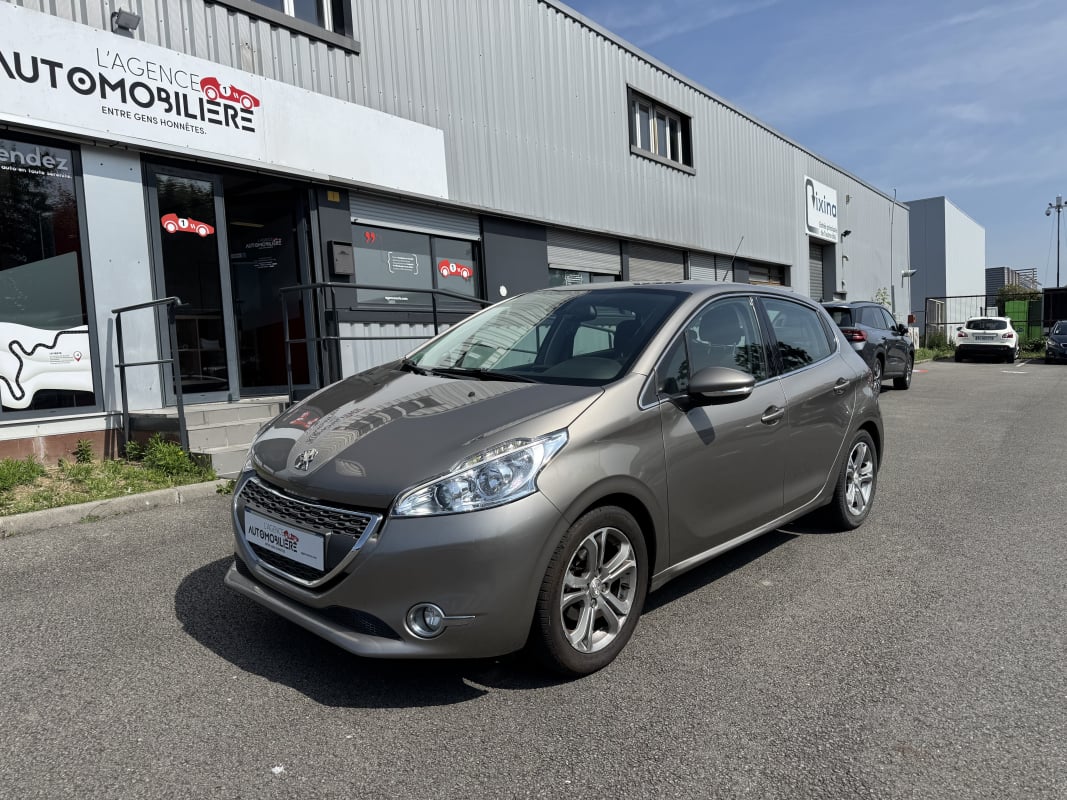 Peugeot 208 1.6 HDI 92 CV ALLURE 5 PORTES — 1