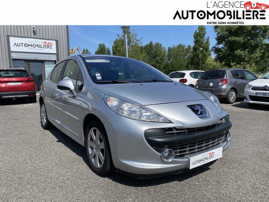 Peugeot 207 1.6 HDI 90CH TRENDY — 1