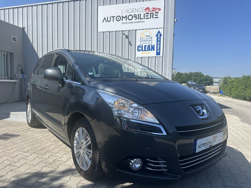 Peugeot 5008 1.6L 150 CV FELINE — 1