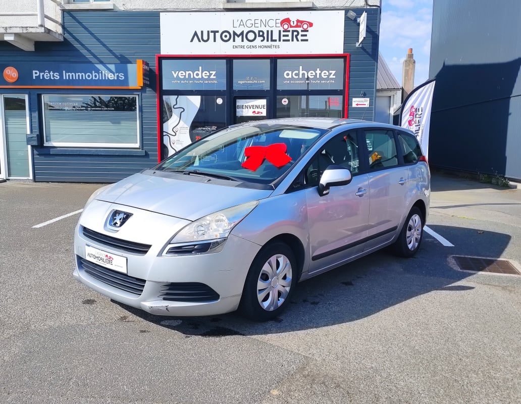 Peugeot 5008 1.6 HDi 110 ch BVM6 CONFORT (7 places) — 1