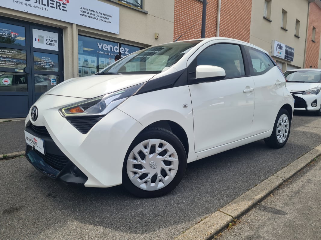 Toyota Aygo II (2) 1.0 VVT-I X-PLAY X-APP — 1