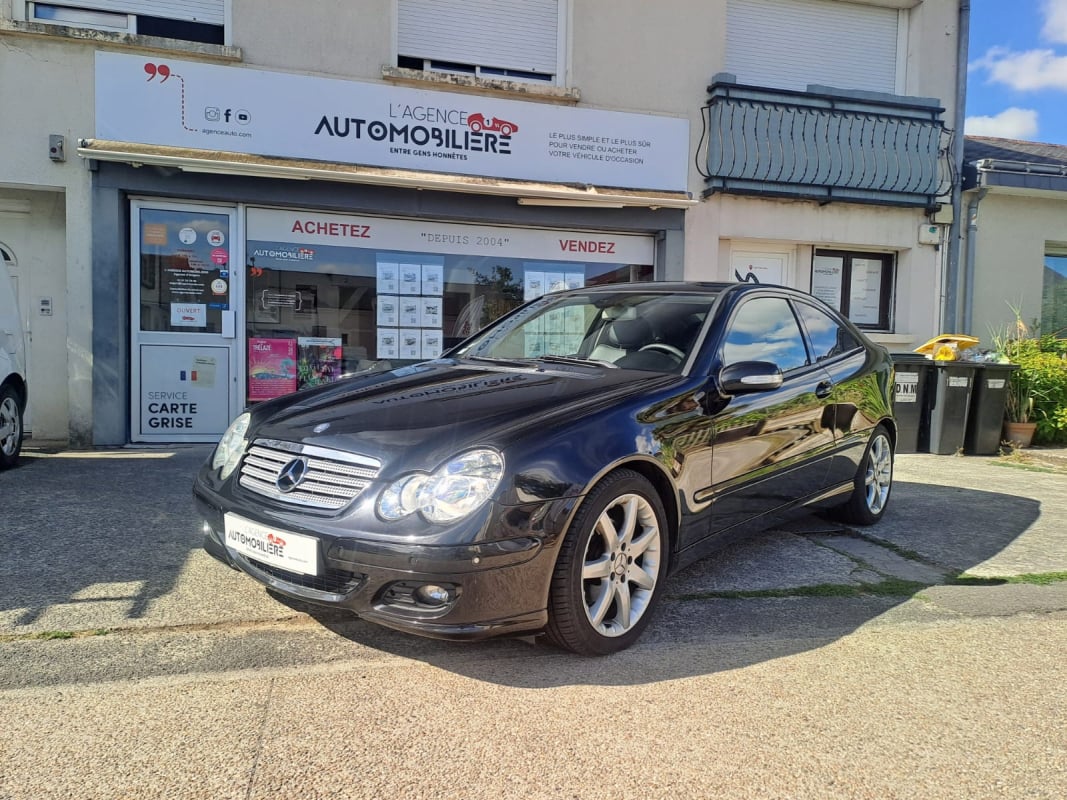 Mercedes-Benz Classe C 200 Coupé 122cv Sport - Suivi Mercedes — 1