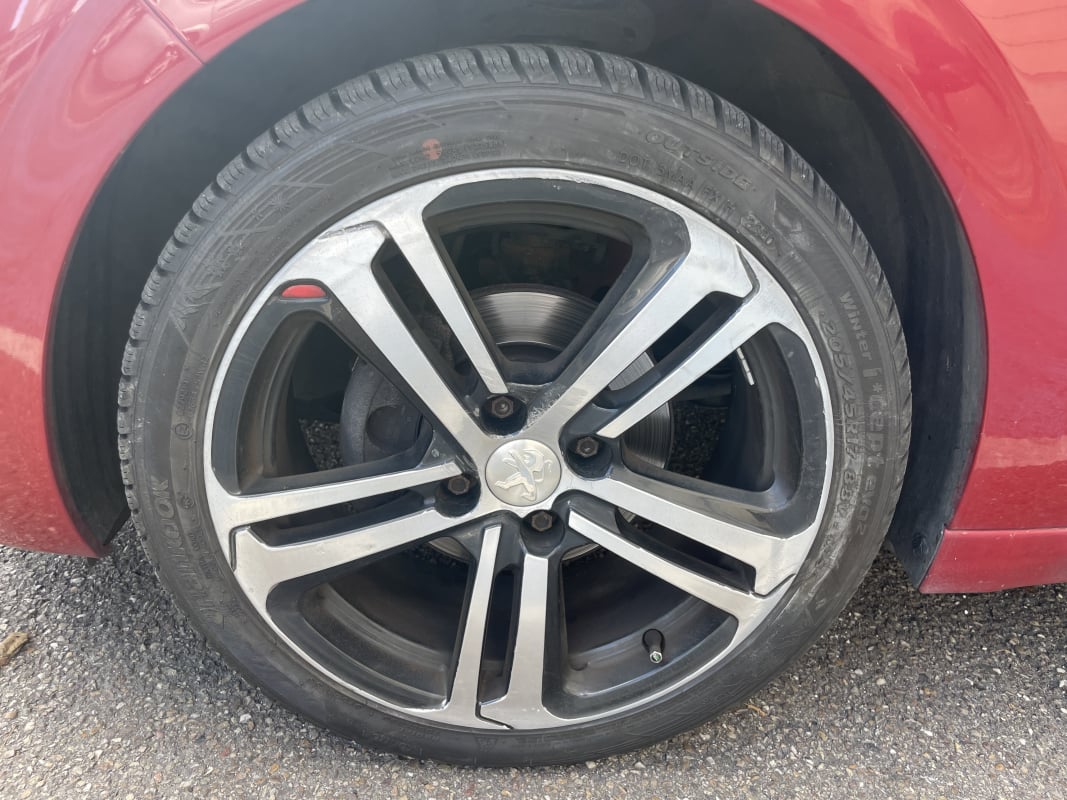 Peugeot 208 1.6 BLUEHDI 100 CH GT LINE BVM5 Garantie 3 mois 1ère main , Entretien à jour... — 25