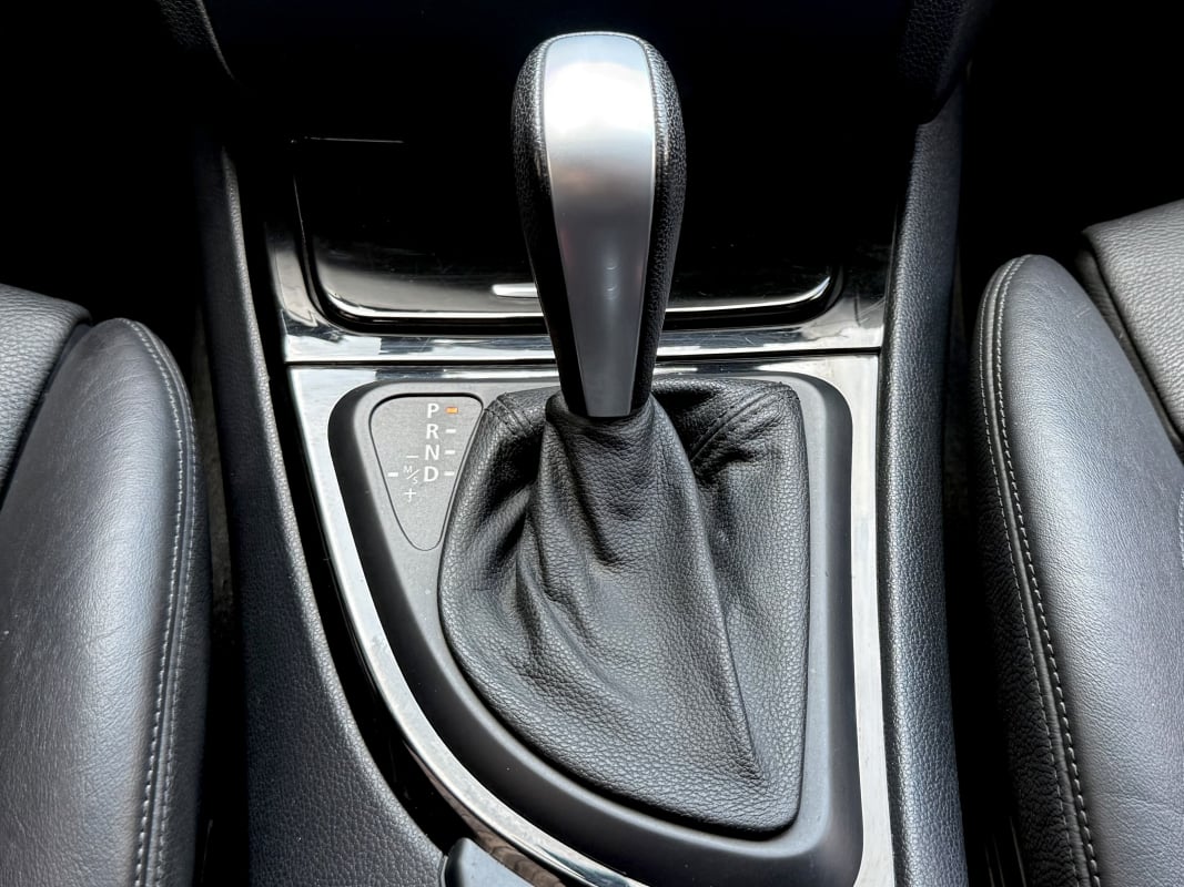 BMW Série 1 Coupé (E82) 135i 306ch Luxe BVA / 2°Main - Origine France — 11
