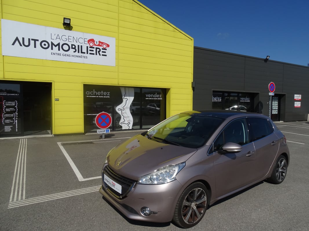 Peugeot 208 1.6 l e-HDi FAP S&S 115 cv Féline — 1