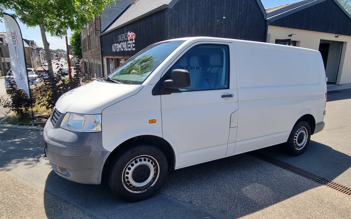 Volkswagen Transporter FOURGON T5 MOYEN 1.9D 85cv — 1