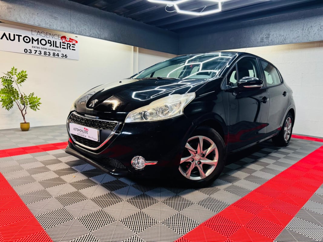 Peugeot 208 5 Portes 1.2 VTi 12V 82 cv — 1