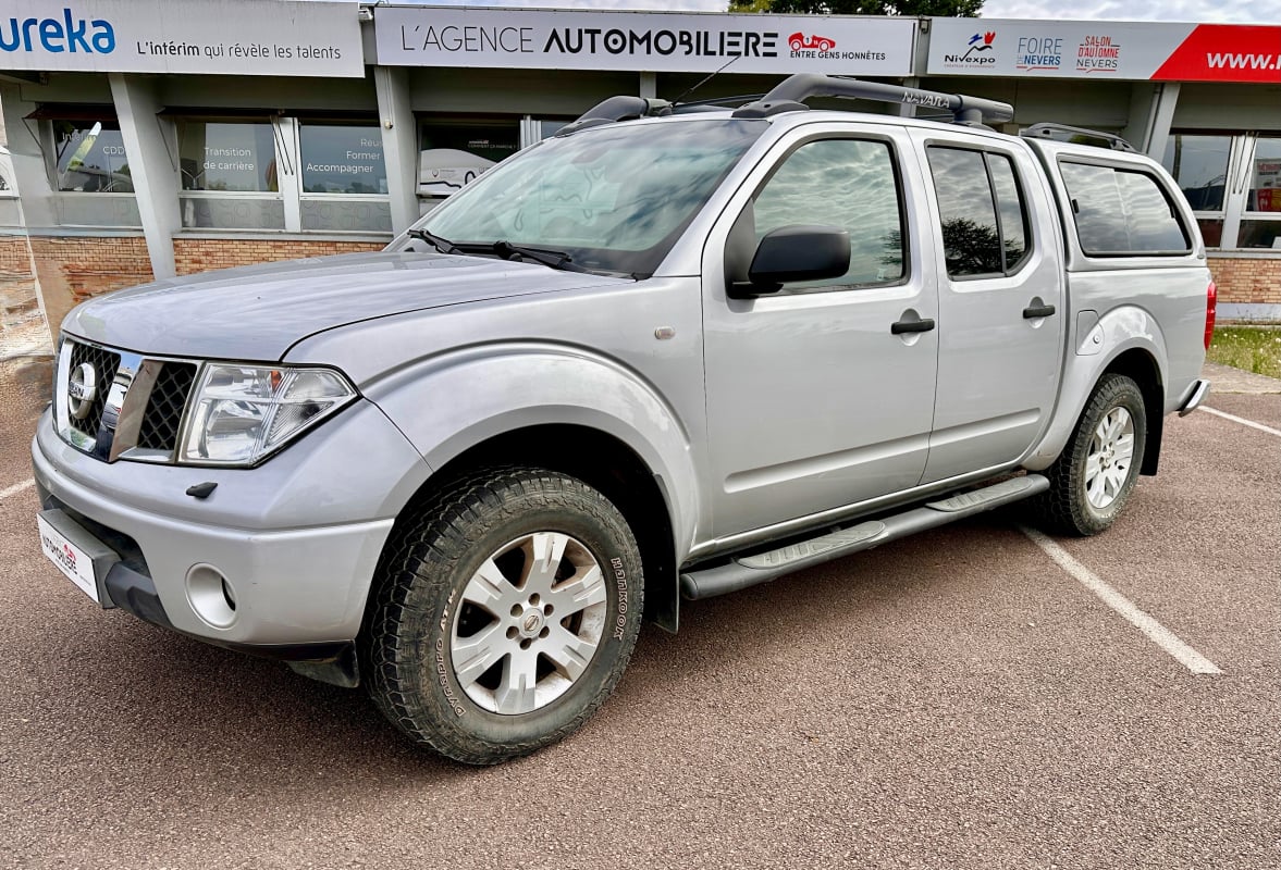 Nissan Navara 2.5 dci turbo 174 cv bvm 6 double cabine/Hard top/Attelage — 1