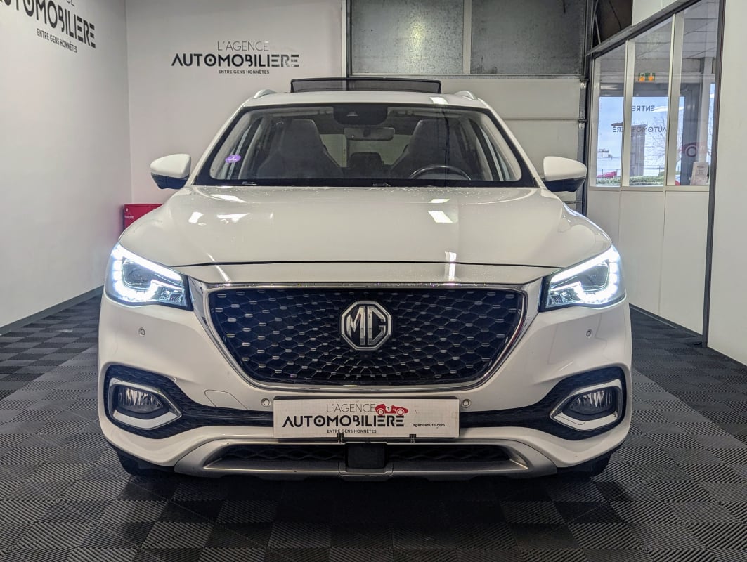 MG EHS 1.5T GDI HYBRIDE RECHARGEABLE PHEV LUXURY — 2